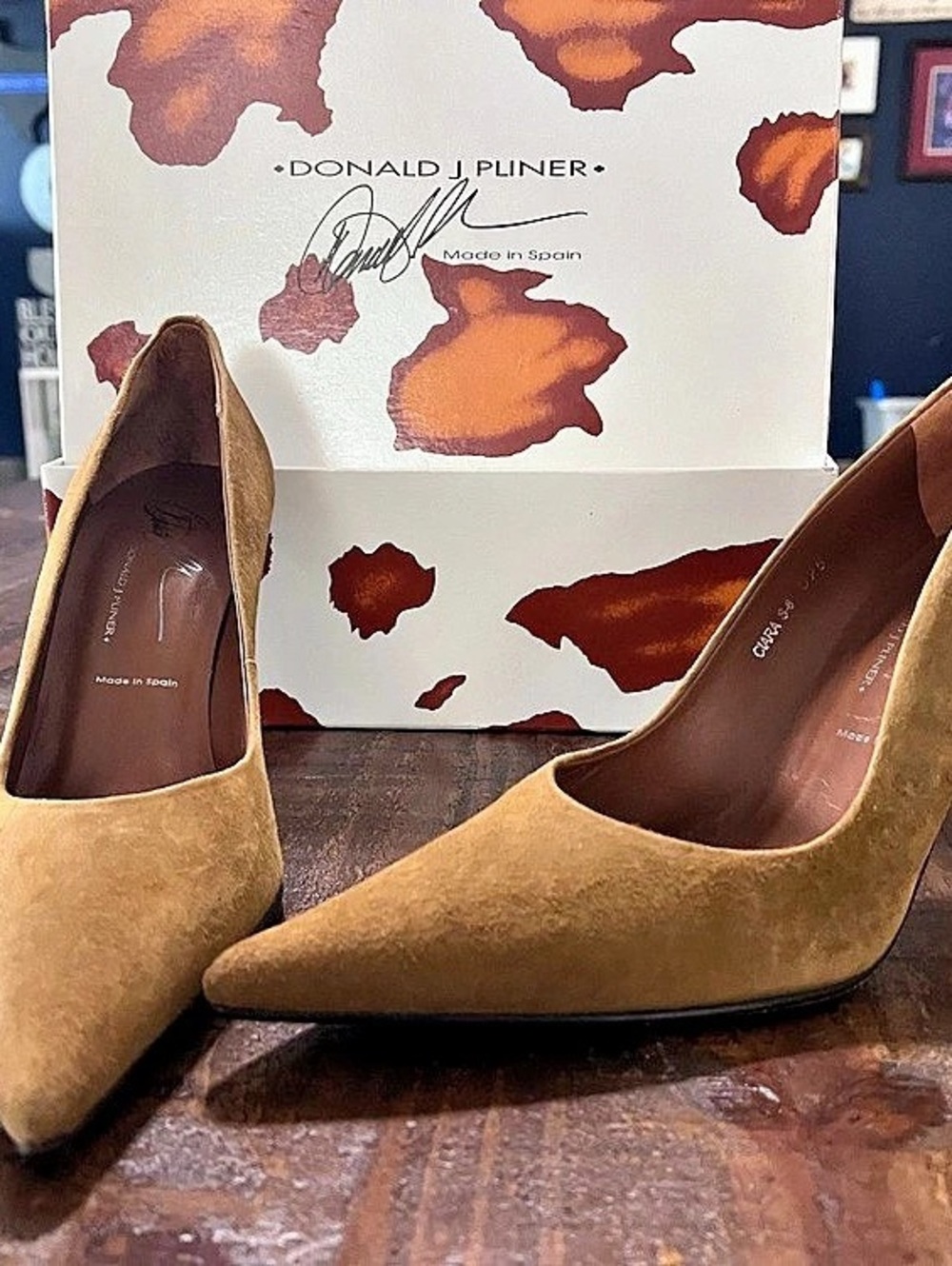 Donald J Pliner Ciara Suede Pumps in Brown US 9.5 Like New